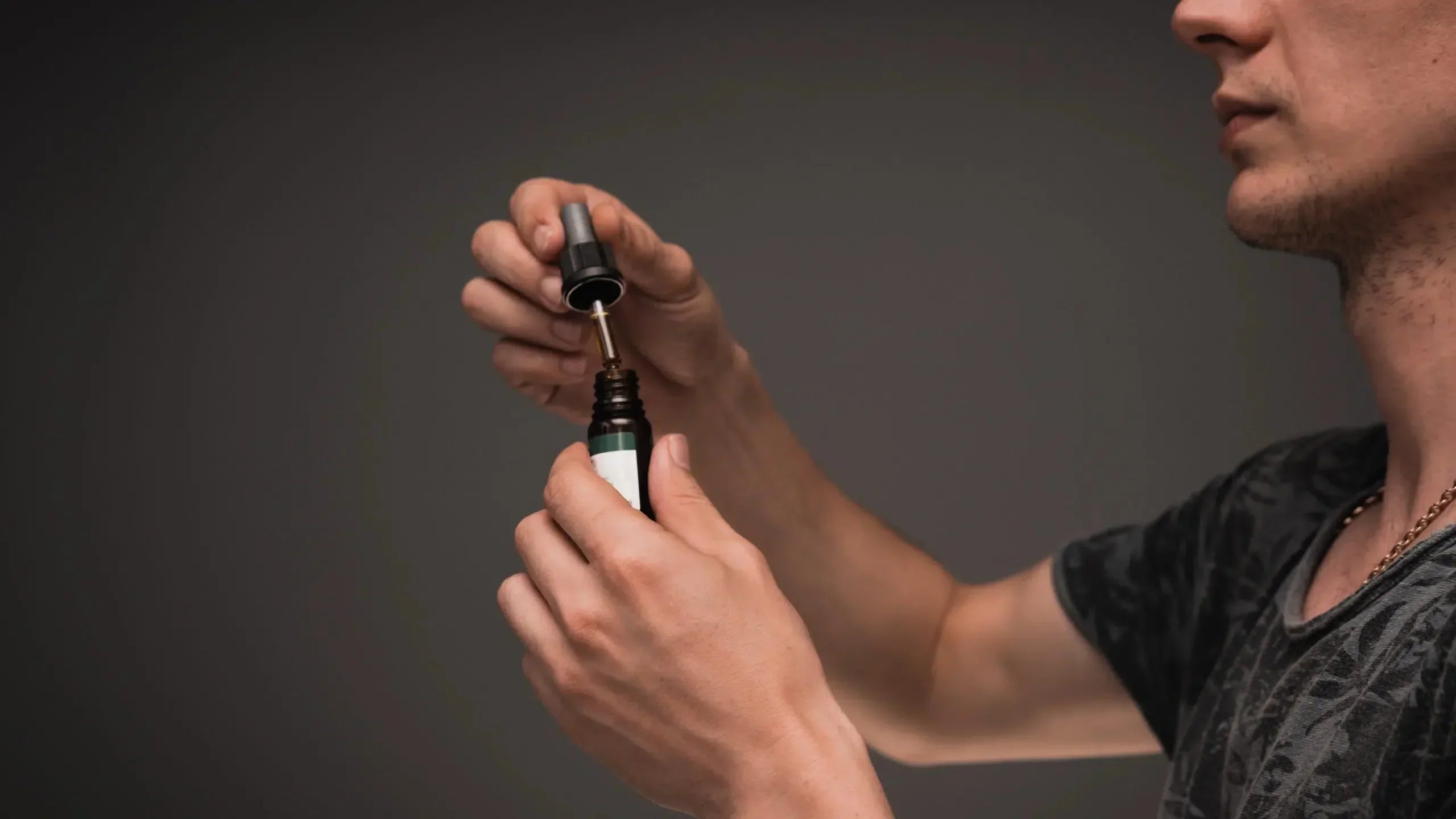 Schmerzlinderndes Hanföl: natürliches Mittel gegen Schmerzen